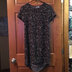 Simple black, white and grey dress with zipper